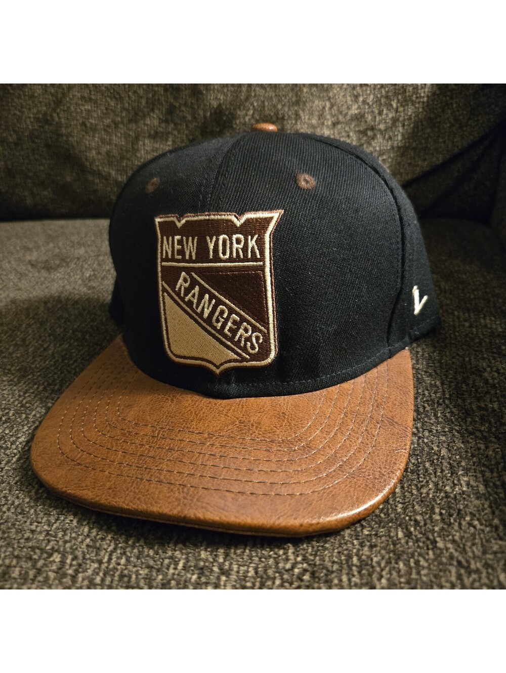 EUC New York Rangers Zephyr Leather Brim Strapback Hat Black Embroidered RARE